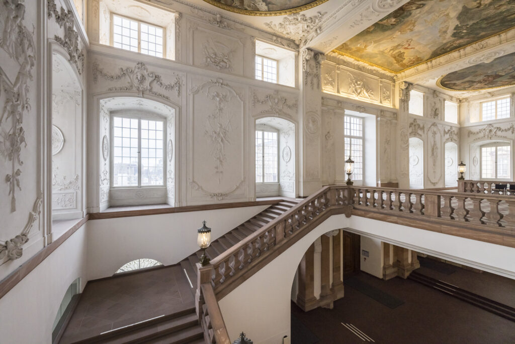 Schloss Mannheim, Foyer, stairs case on the left side with a view from first floor level
