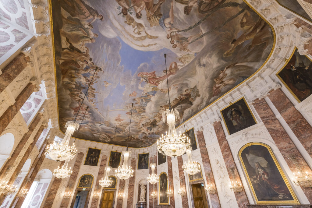 Rittersaal, paintings on the cealing with a virtual view into blue sky